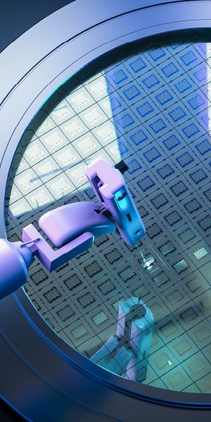 シリコンウェハ上のマイクロチップをロボットアームで操作している様子