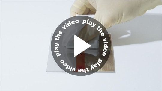 フォトレジスト滴下後の拭き取り（非粘着コーティング：なし）動画のサムネイル画像。クリックで動画を表示する。