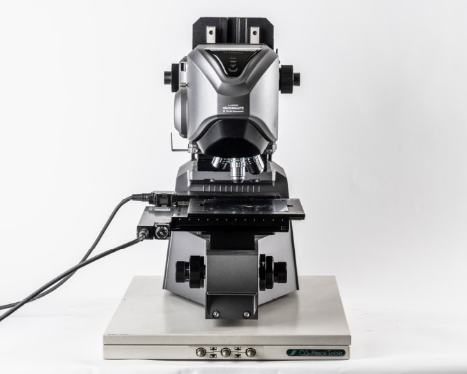 レーザー顕微鏡の外観写真